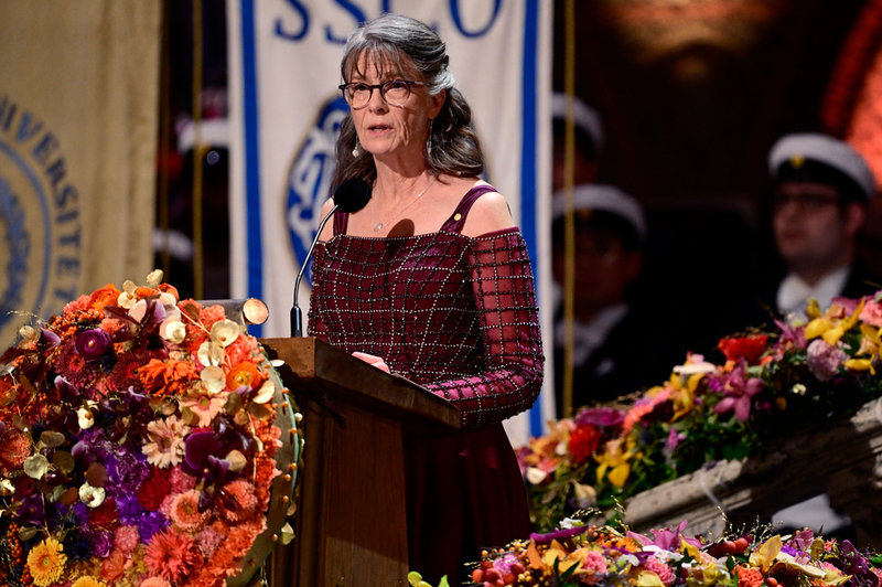 Nobelpristagaren i fysiologi eller medicin Mary E. Brunkow talar under Nobelbanketten.