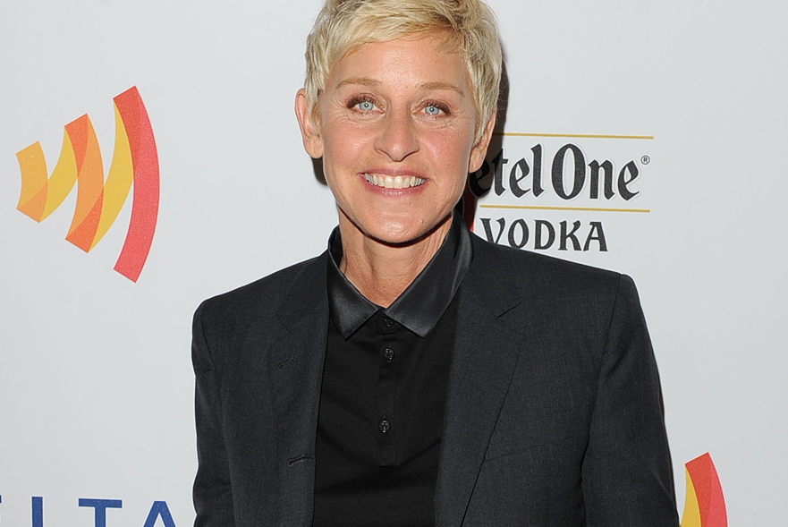 34. Ellen DeGeneres. Komikern är 54 år och du känner säkert igen henne från det egna programmet "Ellen DeGeneres Show". Hon kämpar även för homosexuellas rättigheter.