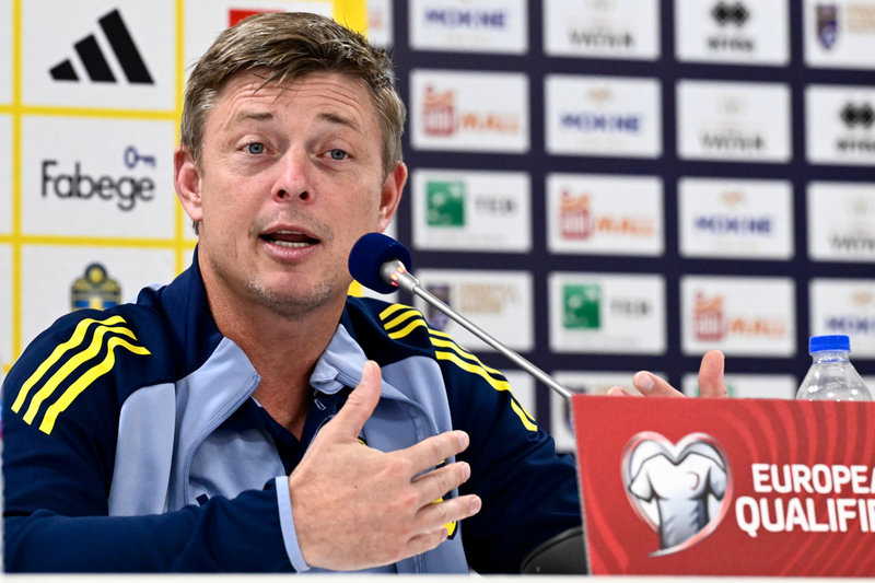 Förbundskaptenen Jon Dahl Tomasson.