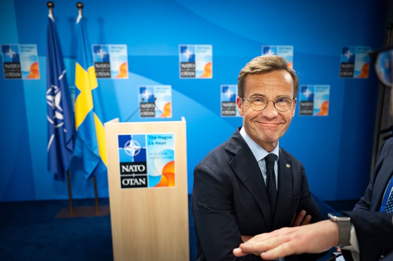 Statsminister Ulf Kristersson (M) på en internationell pressträff under Natos toppmöte i Haag.