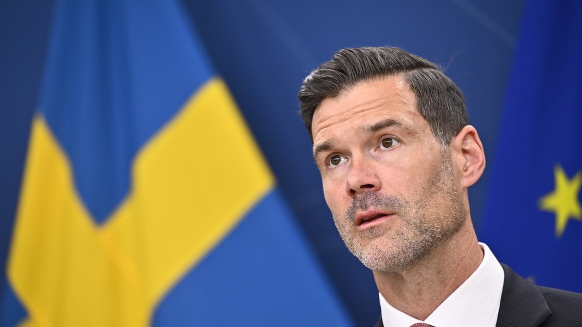 Skärpta krav för invandring av anhöriga: 