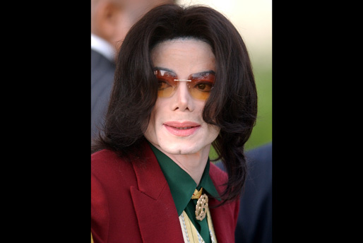 Kungen av pop hyllas i dag av Nyheter24 genom att ge er de bästa liveklippen med Michael Jackson.