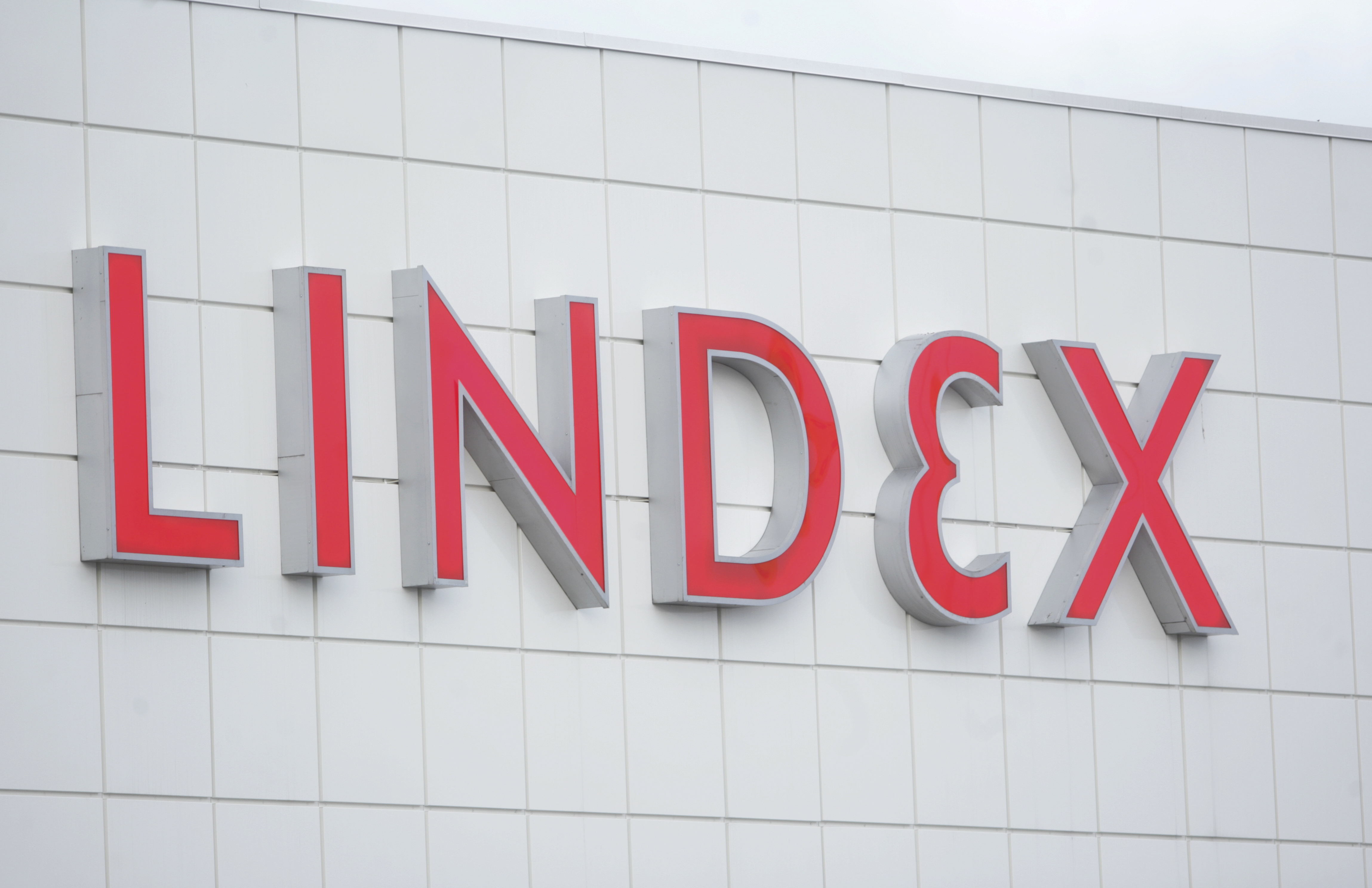 Lindex valde senare att gå ut med en ursäkt på sin Facebooksida.