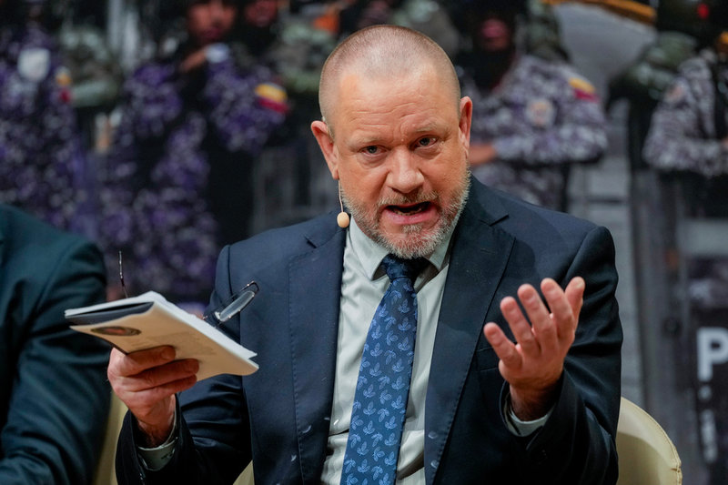 "När vi pratar om autokrati, då pratar vi om att en person eller en liten grupp bestämmer allt. Det är det som håller på att ske", säger Staffan I Lindberg om Trumps USA.