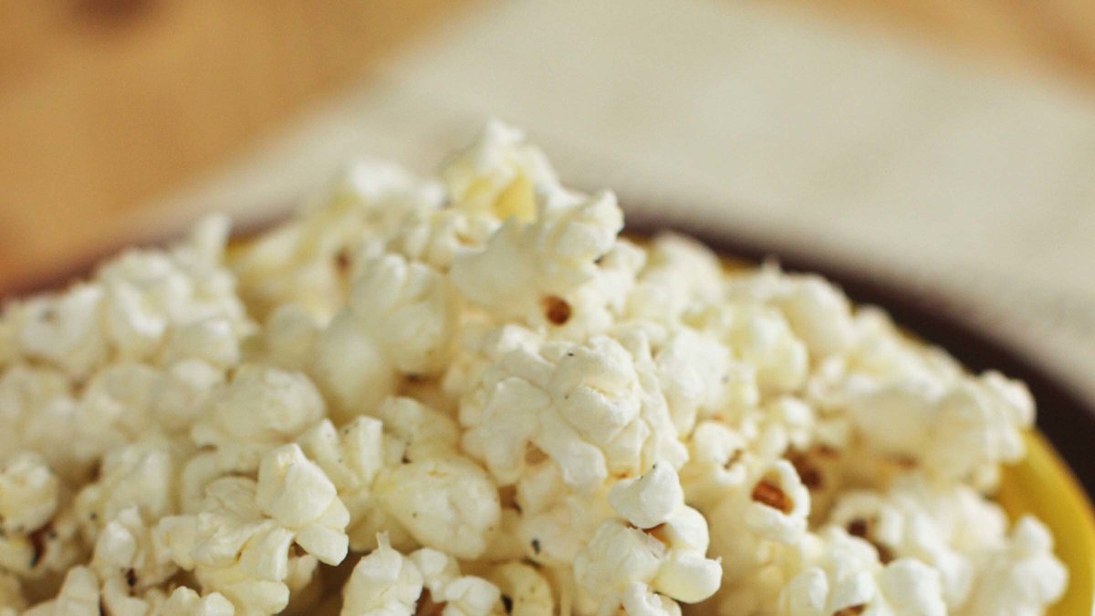 Norska konsumentverket varnar för gifter i popcornen. 