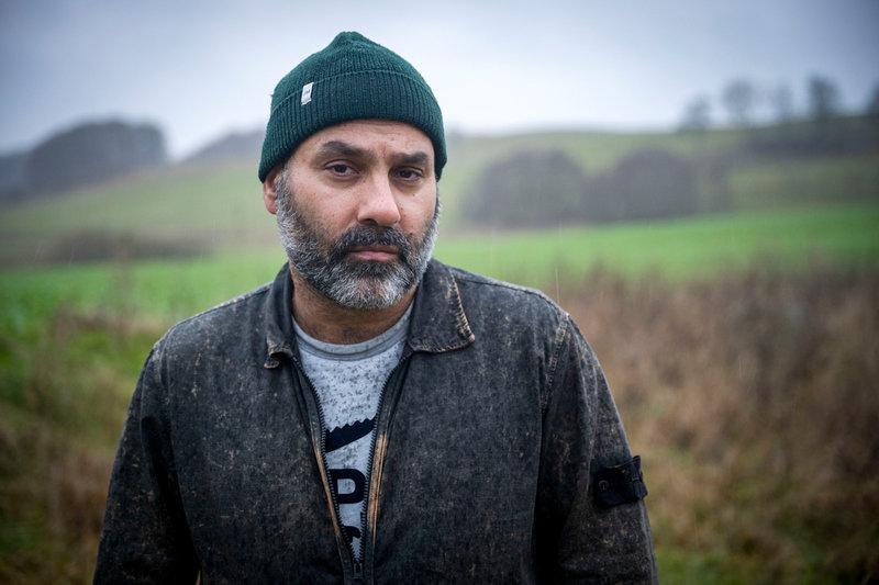 Regissören Peter Grönlund fotograferad på en av inspelningsplatserna för kriminalserien "Synden" utanför Skurup i Skåne.