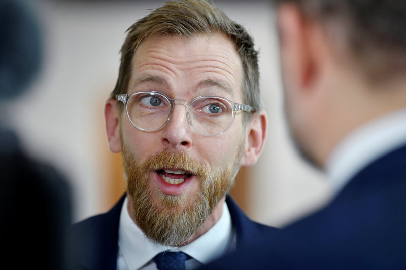 Socialminister Jakob Forssmed (KD) drar tillbaka propositionen om demokrativillkor. Arkivbild.