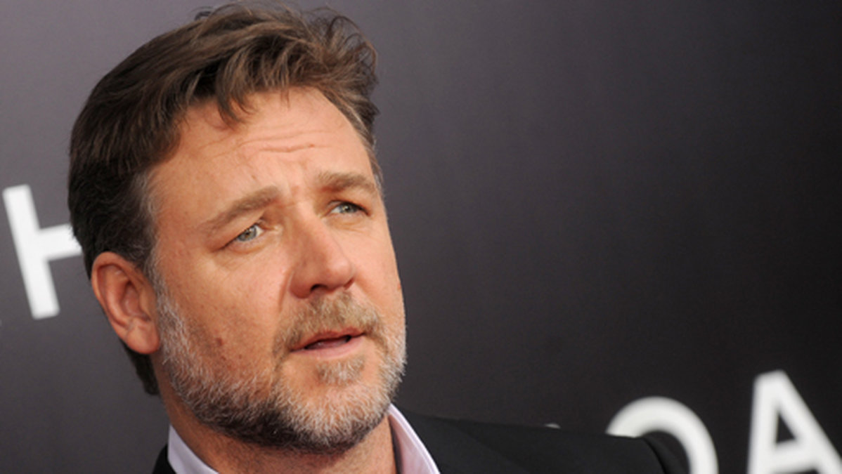 Russell Crowe tycker inte att kvinnliga skådespelare ska gnälla över att de inte får några roller. 