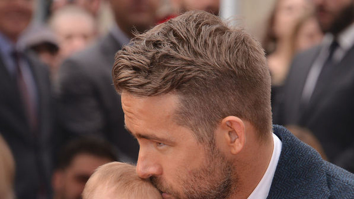 Ryan Reynolds och lilla dottern. 