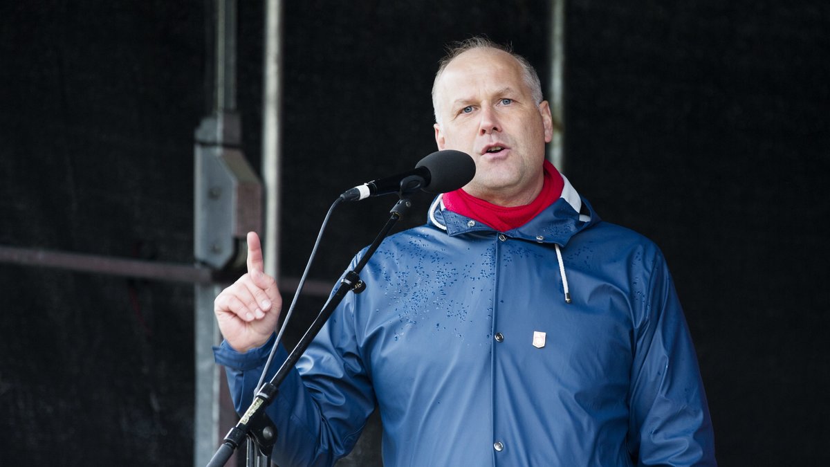 Jonas Sjöstedts vänsterpartister kan tjäna på ett nyval. 