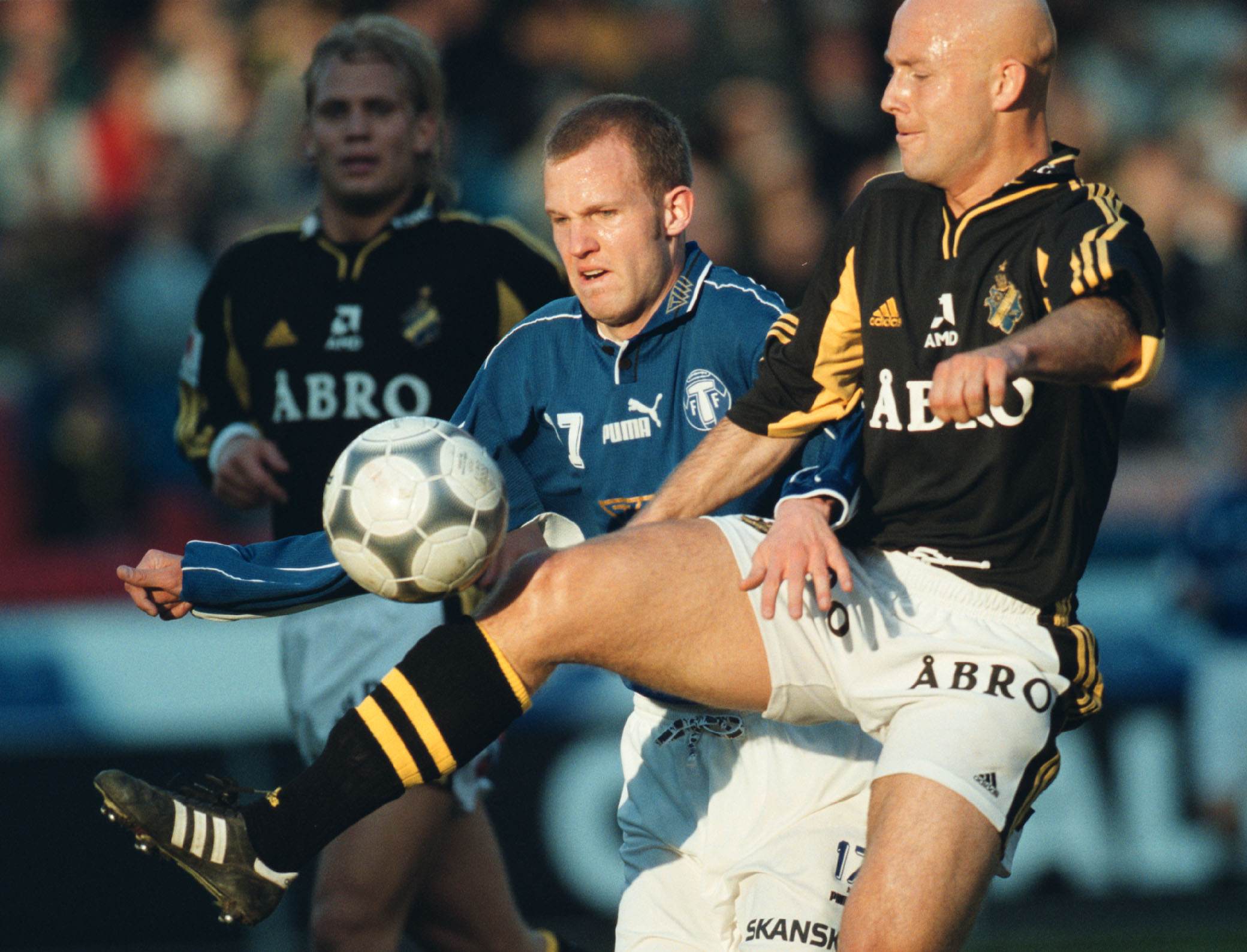 Han hann även med att representera Solnaklubben AIK.