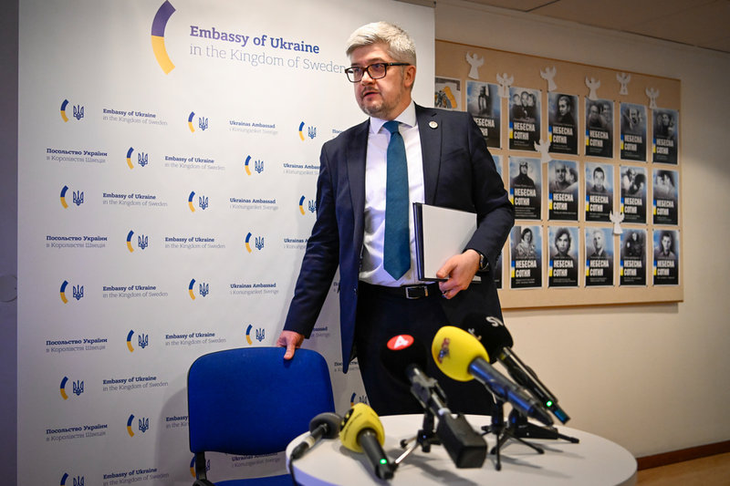 Enligt ambassadören Andrij Plachotnjuk har Ukraina tre röda linjer som man håller stenhårt på i förhandlingarna med Ryssland.