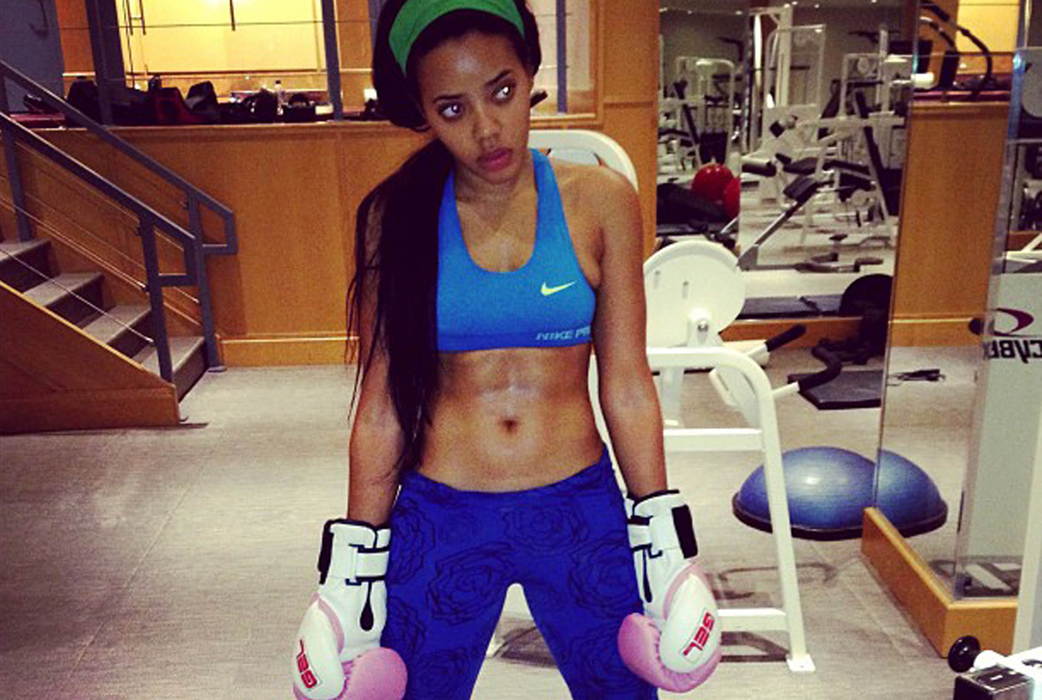 Angela Simmons kör hårt på gymmet. Angela Simmons kör hårt på gymmet.