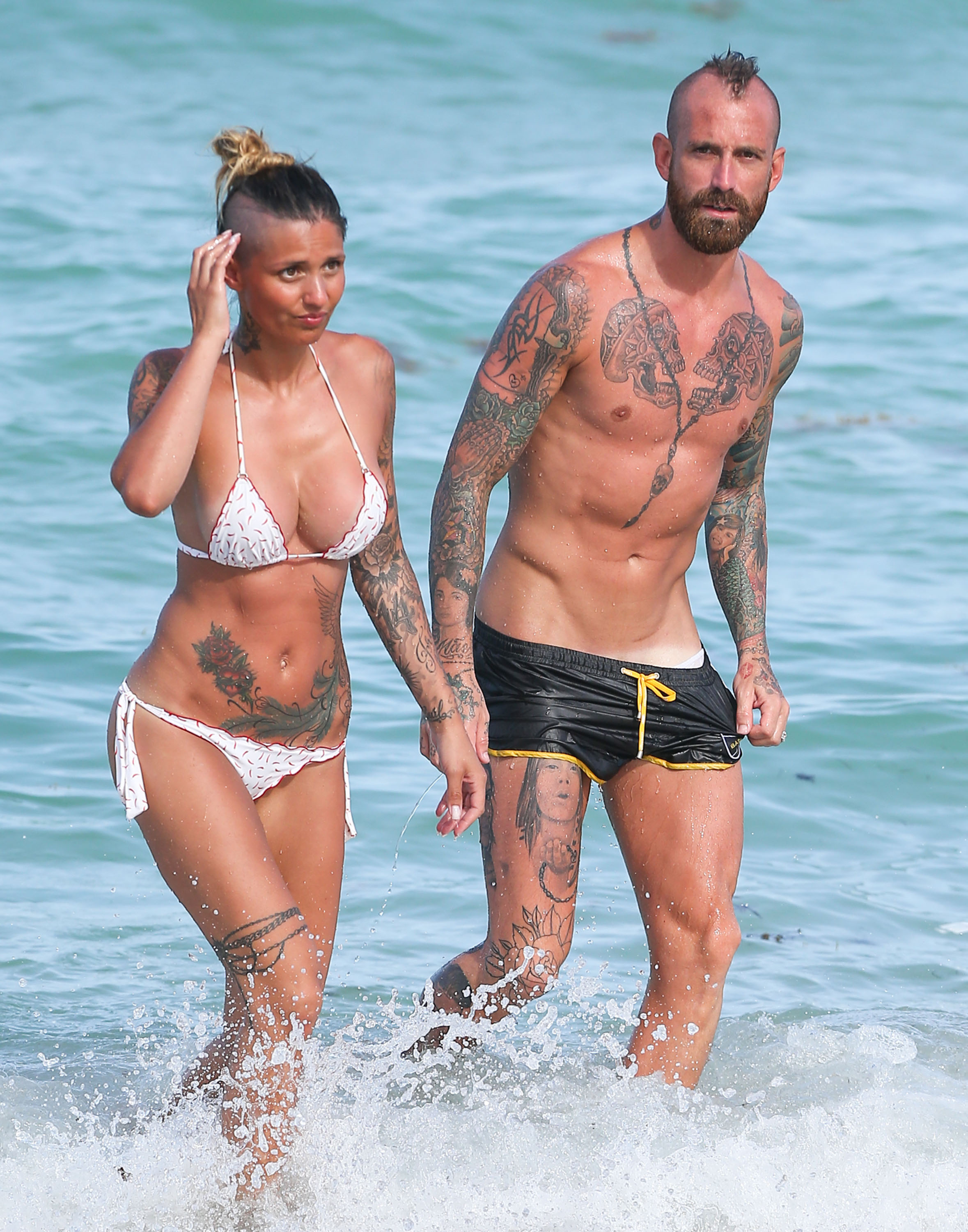 Fenerbahces mittfältare Raul Meireles tillsammans med sin fru Ivone i Miami. Lika barn leka bäst? Fenerbahces mittfältare Raul Meireles tillsammans med sin fru Ivone i Miami. Lika barn leka bäst?