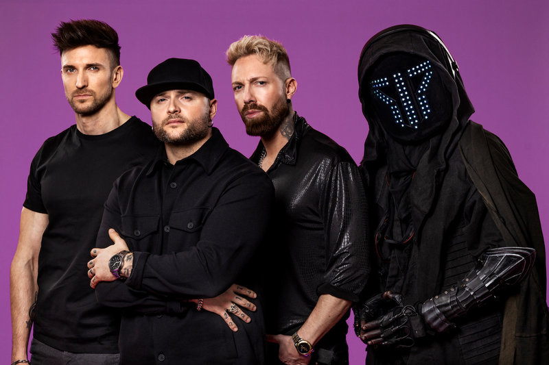 Rockbandet Smash Into Pieces deltar med bidraget "Hollow".