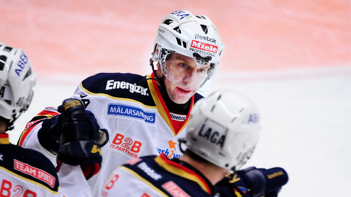 Kristofer Ottosson följer med Djurgården ner i hockeyallsvenskan.