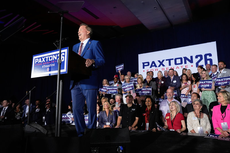 Delstaten Texas juridiske chef Ken Paxton blir nu Republikanernas kandidat i höstens val till senaten i Washington DC. Paxton, som hade stöd av president Donald Trump, slog i tisdagens primärval ut John Cornyn som varit Texas senator sedan 2003. Bild från valvakan i Plano.
