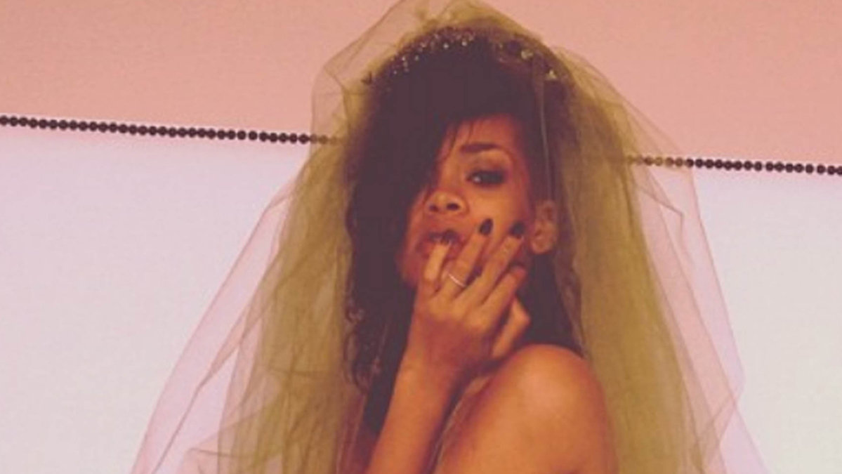 Rihanna som ''Runaway Bride''