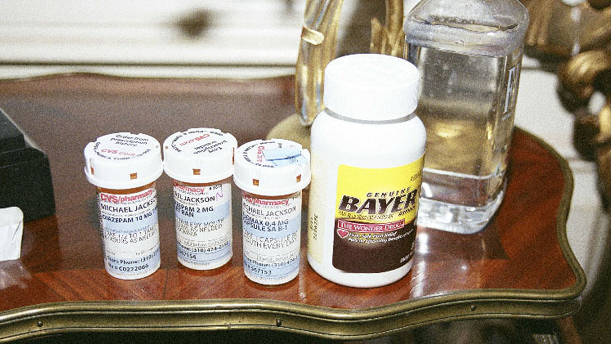 I Jacksons sovrum fanns flera pillerburkar. Här det lugnande medlet Diazepam.