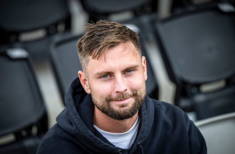 "När jag var här i division 1 så var vi huvudtränare, assisterande och målvaktstränare typ", säger Noŕen. 