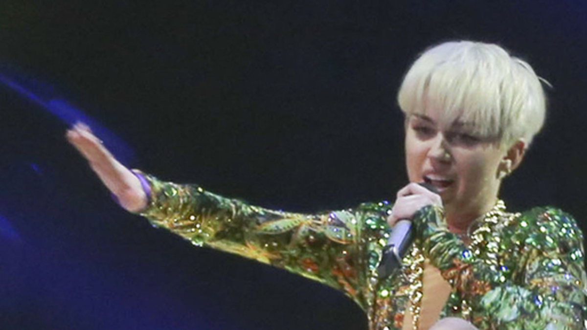 Miley på turnépremiären i Vancouver.