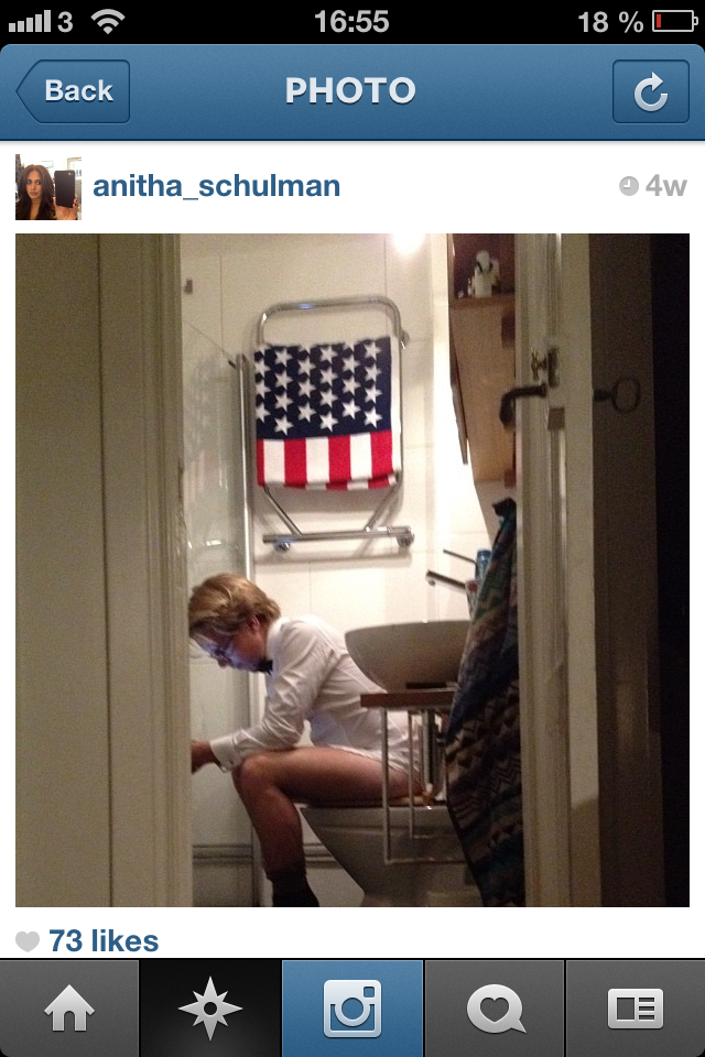 Att Anitha Schulman bjuder på sitt privatliv får man verkligen ge henne. Men efter bild på bild av maken Calle Schulman i olika halvnakna situationer så har vi fått nog. Ingen vill se Calle bajsa. Punkt. Att Anitha Schulman bjuder på sitt privatliv får man verkligen ge henne. Men efter bild på bild av maken Calle Schulman i olika halvnakna situationer så har vi fått nog. Ingen vill se Calle bajsa. Punkt.