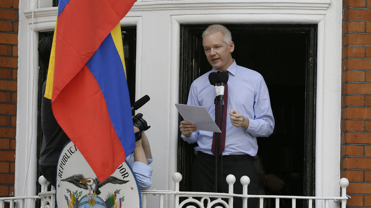 Hans vlogg publicerades i samband med Julian Assanges framträdande framför den Equadorianska ambassaden i London.