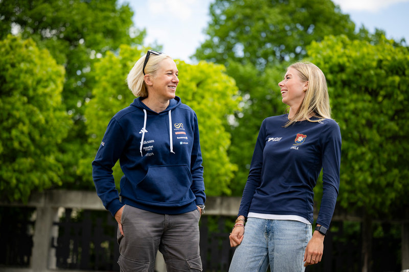 Kajsa Bergqvist och Engla Nilsson i samspråk tidigare i veckan.