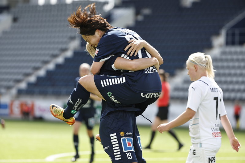 Linköping vann med förkrossande 7–0 hemma mot Umeå efter två mål av Yuka Momiki på bilden.