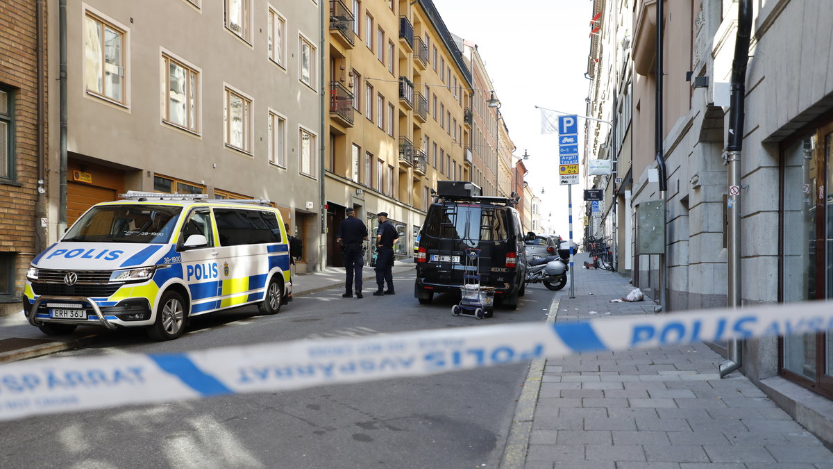 Knivattack i Stockholm - tre personer svårt skadade