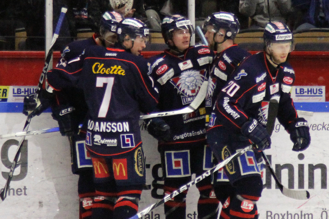 Nyheter24 samlar de bästa bilderna från fredagens matcher i SM-slutspelet. Linköping firar att de vann med 4-2 mot Skellefteå och det kommer att avgöras på söndag. Nyheter24 samlar de bästa bilderna från fredagens matcher i SM-slutspelet. Linköping firar att de vann med 4-2 mot Skellefteå och det kommer att avgöras på söndag.