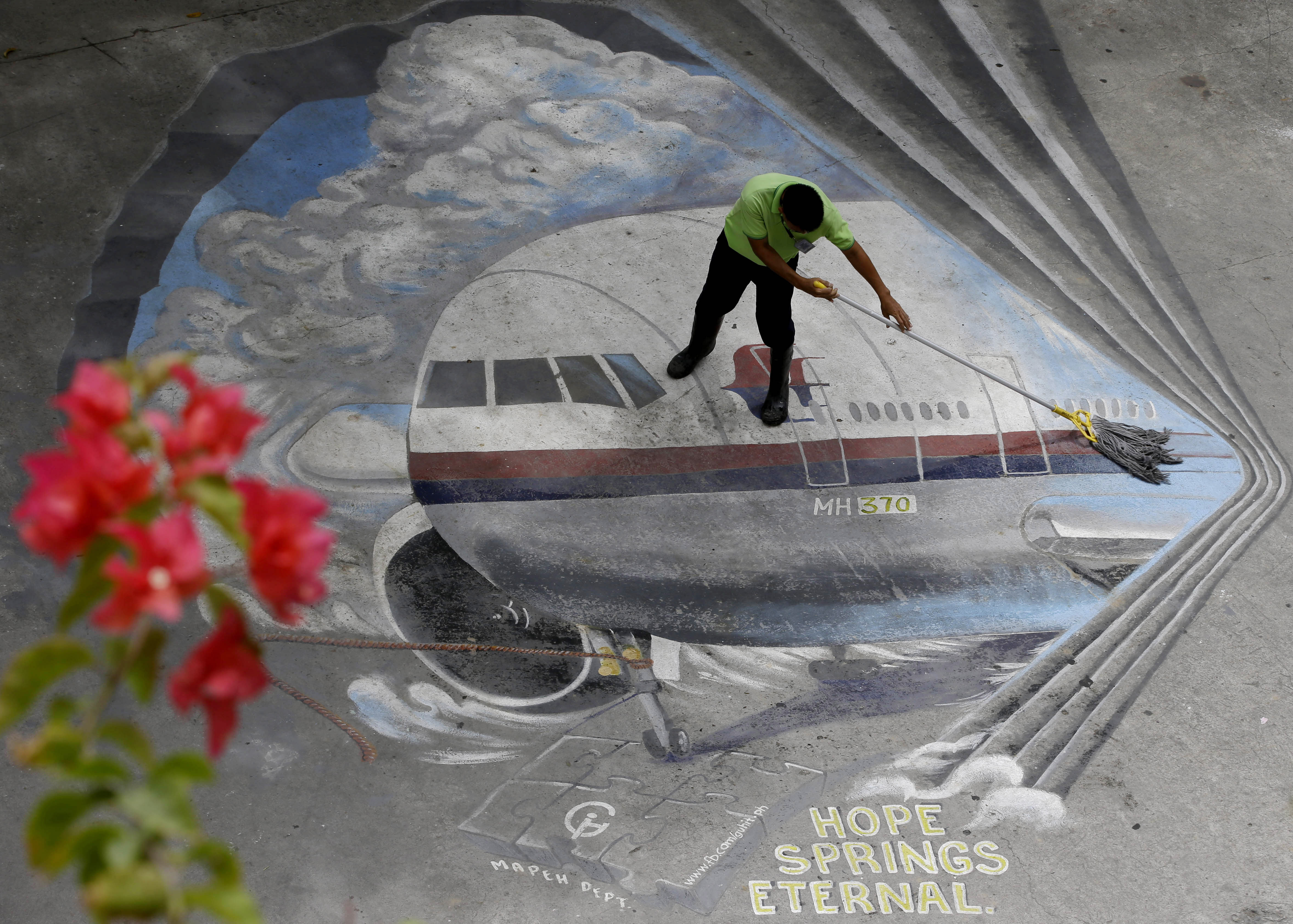 I mars försvann flygplanet Malaysia Airlines Flight 370 som på väg från Kuala Lumpur till Peking. Den har ännu inte hittats. I mars försvann flygplanet Malaysia Airlines Flight 370 som på väg från Kuala Lumpur till Peking. Den har ännu inte hittats.