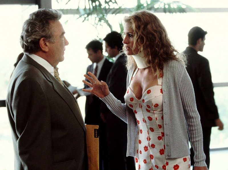 Albert Finney och Julia Roberts i en scen från "Erin Brockovich" som fick fem Oscarsnomineringar. Arkivbild. 
