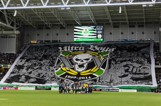 En av Hammarbys Ultrasgrupper fyllde år och firade med ett tifo. En av Hammarbys Ultrasgrupper fyllde år och firade med ett tifo.