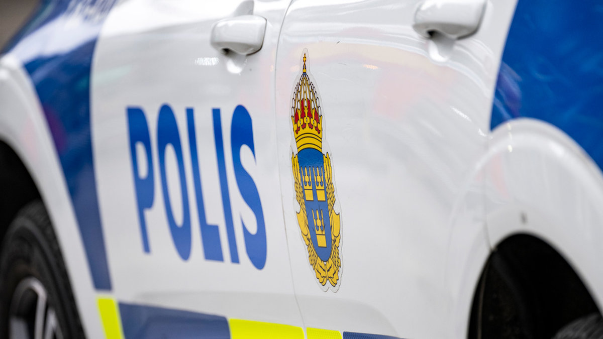 En person hittades död i närheten av en rastplats utanför Jönköping.