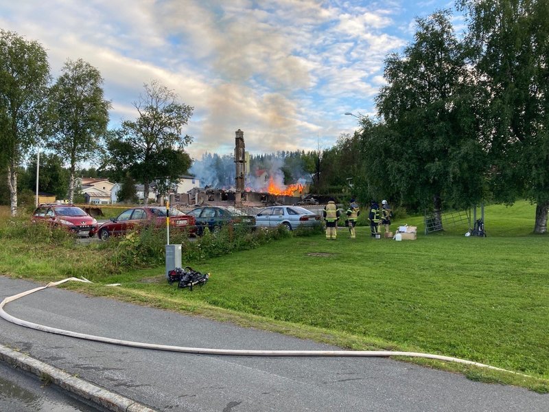 Folkets hus i Mörsil mellan Åre och Östersund totalförstördes vid en brand natten till fredagen.