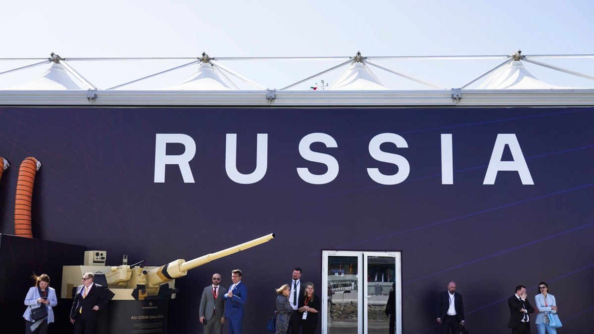 Ryska vapenförsäljare vid en försvarskonferens i Abu Dhabi i februari. Ryssland sålde allt från AK47:or till robotsystem under mässan, trots sanktionerna från väst.