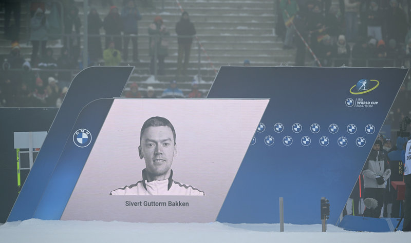 Norrmannen Sivert Guttorm Bakken hedrades inför världscup-tävlingen i tyska Oberhof.