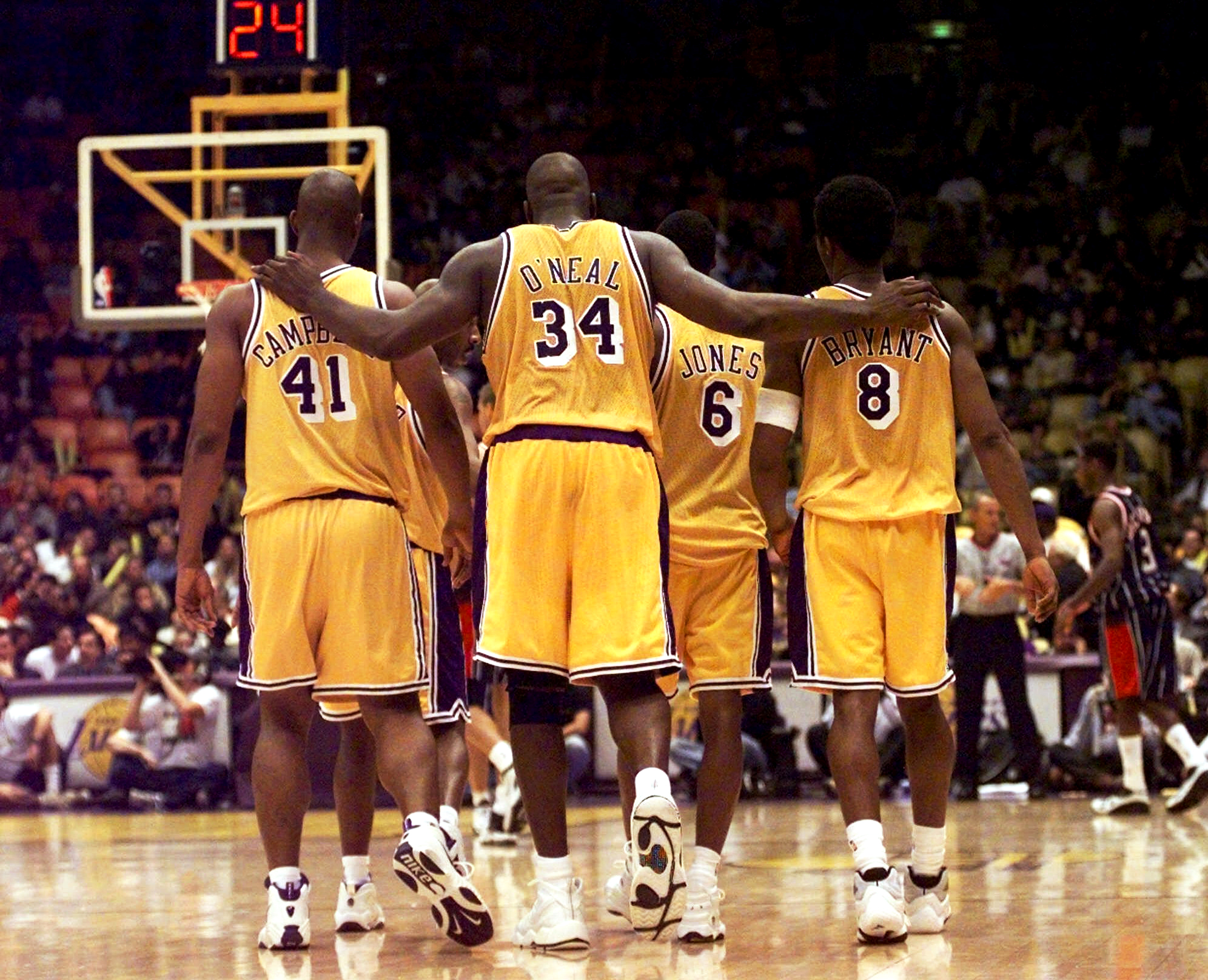 Los Angeles Lakers vann tre raka mästerskap under O'Neals ledning. Los Angeles Lakers vann tre raka mästerskap under O'Neals ledning.