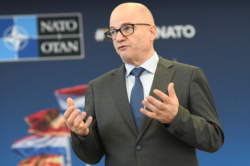 Norges försvarsminister Odd Roger Enoksen vid onsdagens Nato-möte i Bryssel.
