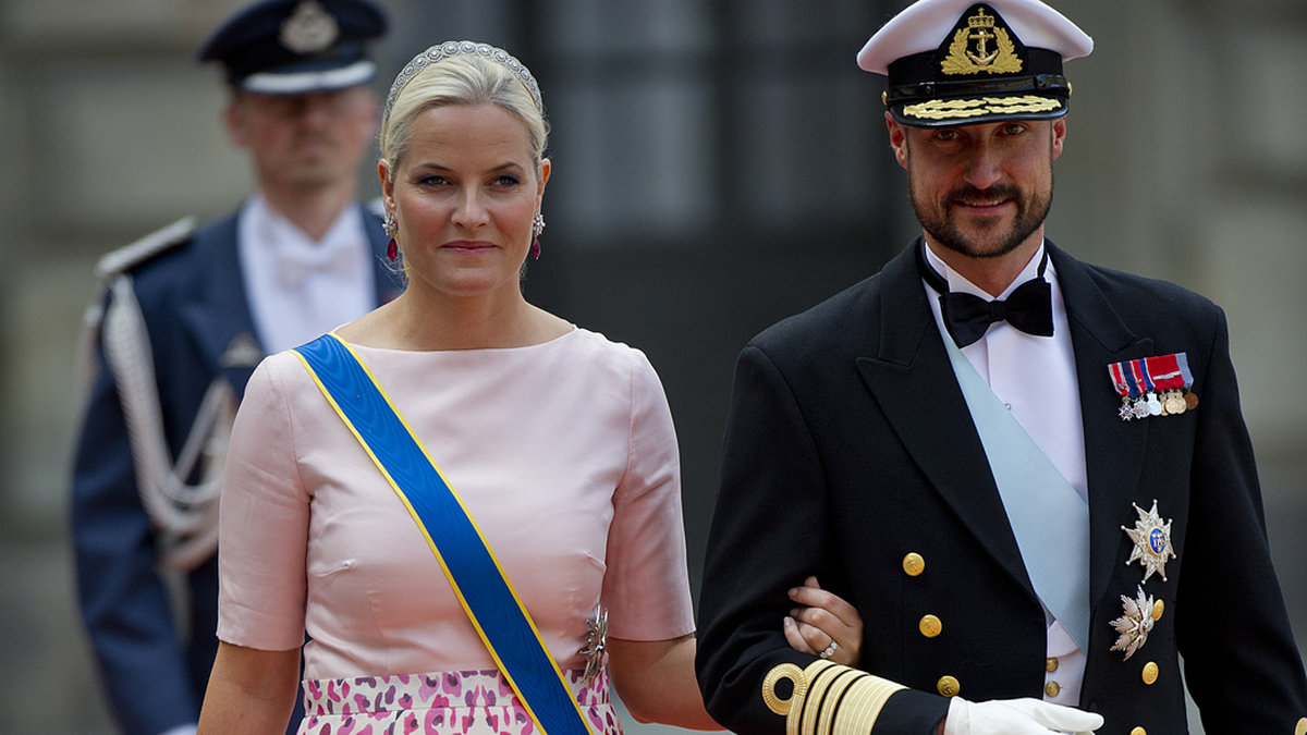 Hon anlände tillsammans med kronprins Haakon.