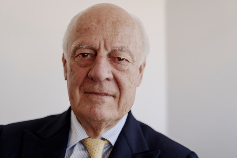 'Man måste ta risker, politiska och fysiska. Det är inte så stor skillnad från brandkåren som tar risker varje gång man går in i ett brinnande hus', säger Staffan de Mistura.