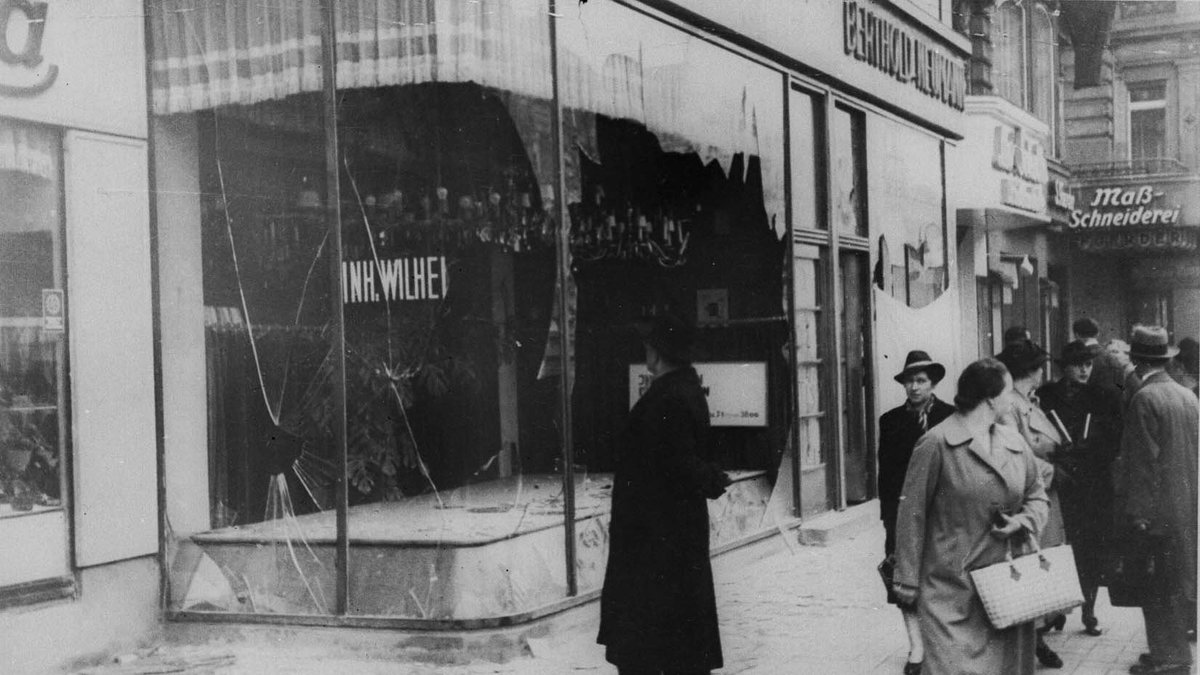 En judisk butik efter kristallnatten 1938.