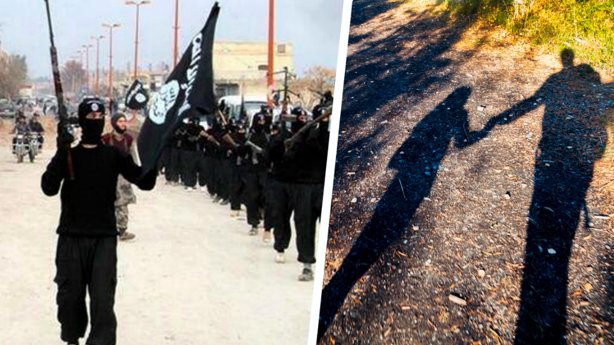 IS-krigare marscherar – till höger en förälder och ett barn. 