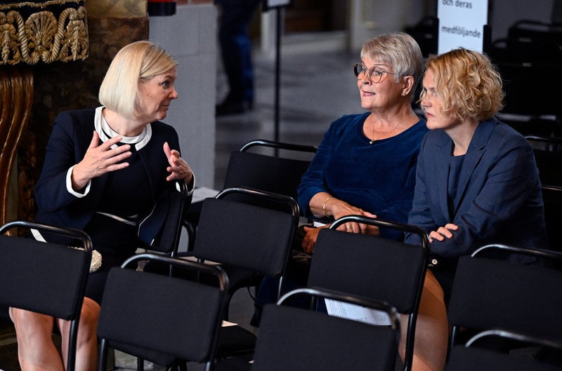 Socialdemokraternas partiledare Magdalena Andersson tillsammans med före detta ledaren för Centerpartiet Maud Olofsson och partiledare Anna-Karin Hatt under riksmötets öppnande i september.