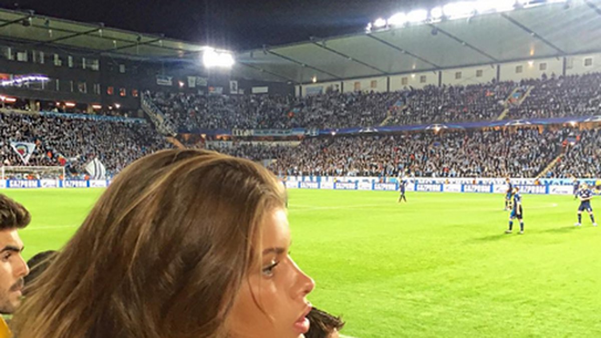Här ser vi Maja kolla in Real Madrid mot Malmö FF. Ronaldo gjorde två mål. 