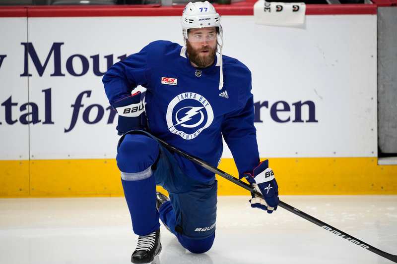 Victor Hedman slog det svenska poängrekordet för backar förra säsongen. Men någon tredje Stanley Cup-titel blev det inte. Arkivbild.