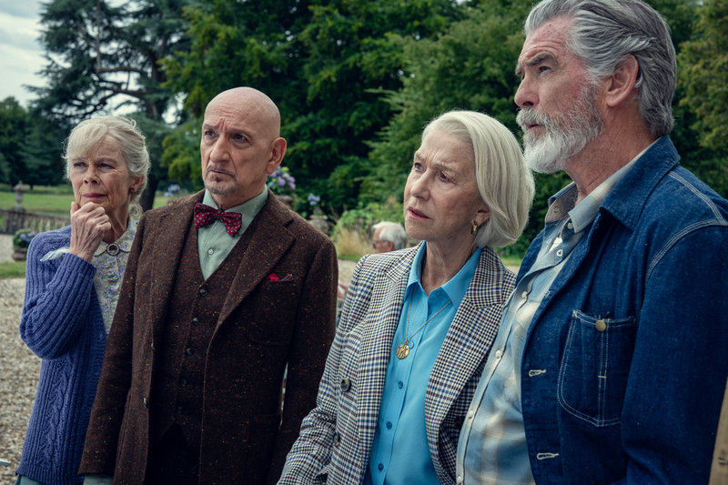 Celia Imrie, Ben Kingsley, Helen Mirren och Pierce Brosnan i "Torsdagsklubben".