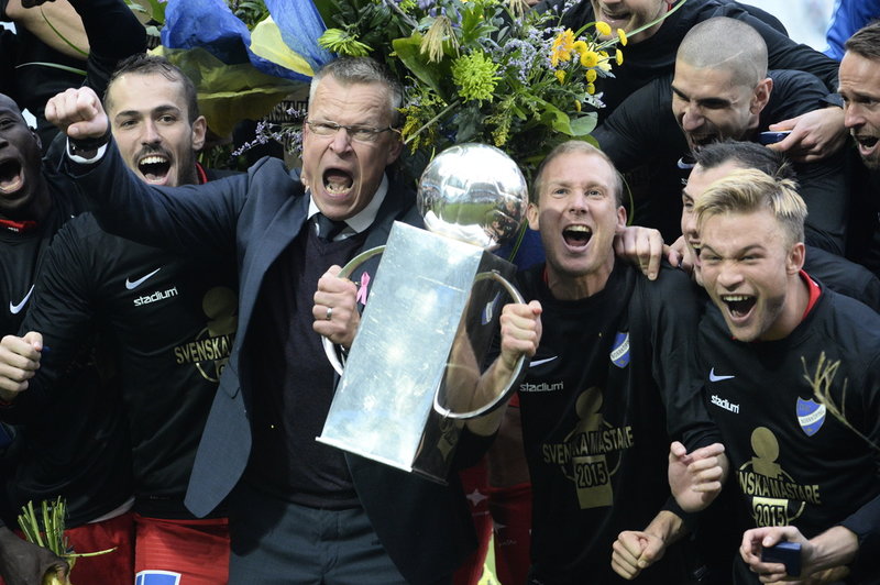 Nuvarande förbundskaptenen Janne Andersson och hans IFK Norrköping fick fira SM-guldet i Skåne 2015 efter att ha vunnit med 2–0 mot MFF. Arkivbild.