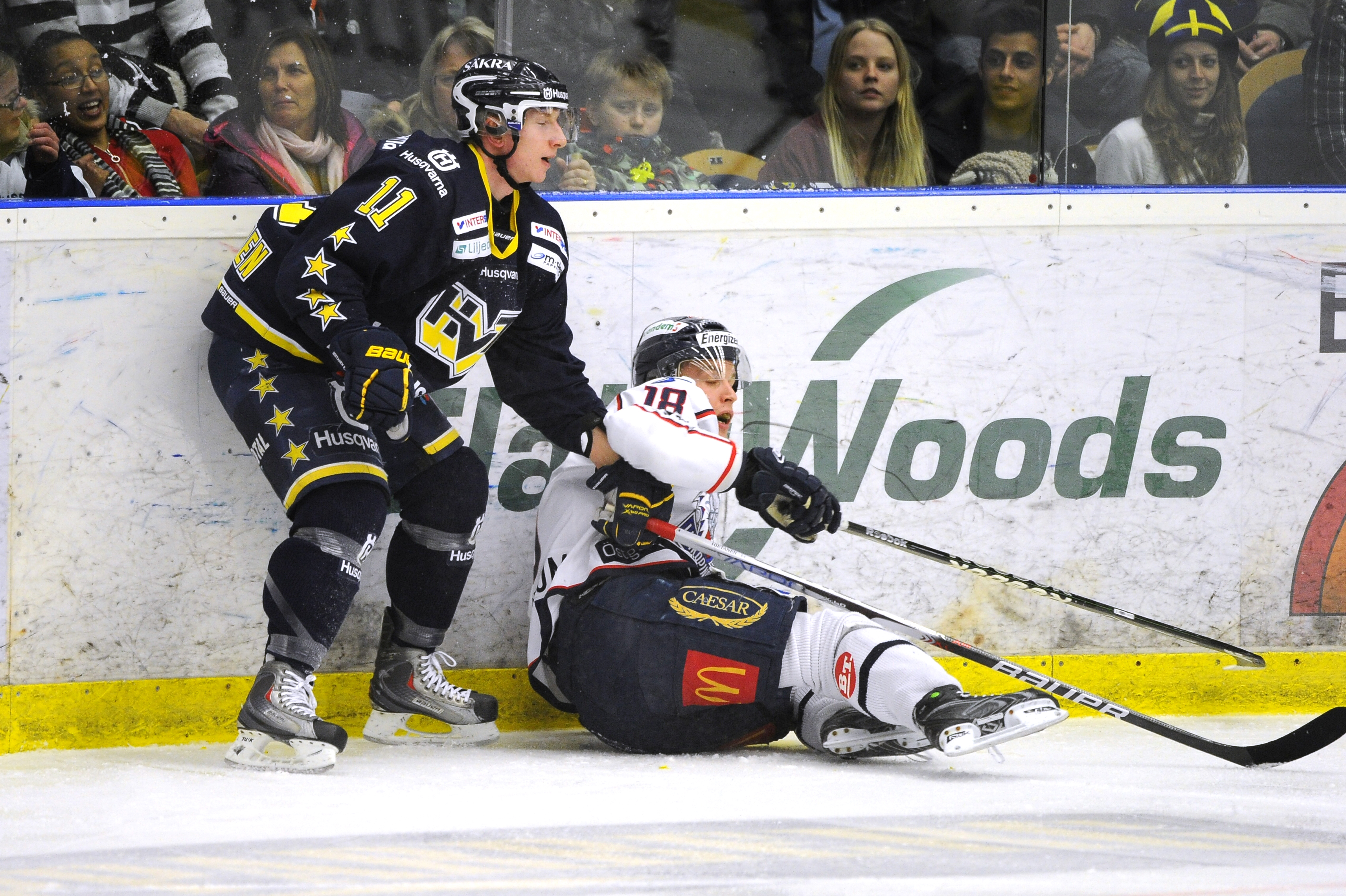 HV71 befäster positionen i toppen av elitserien. HV71 befäster positionen i toppen av elitserien.